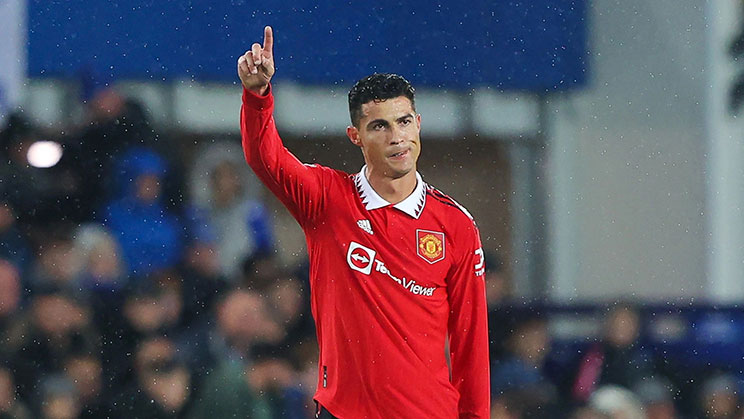 roanldo mencetak gol ke-700