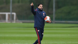 Arsenal harus 'aktif' dan memperkuat diri di bursa transfer, tegas Mikel Arteta