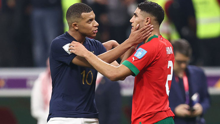 Prancis menyegel tempat final Piala Dunia dengan kemenangan 2-0 atas Maroko