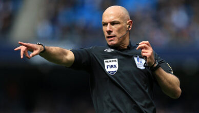 Howard Webb meminta mantan pemain untuk menjadi wasit Liga Premier