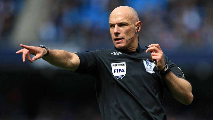 Howard Webb meminta mantan pemain untuk menjadi wasit Liga Premier
