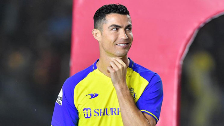 Cristiano Ronaldo diperkenalkan oleh Al Nassr 'Kontrak ini unik, tapi saya unik'