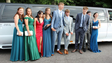 Siswa di pesta prom Tiverton High School